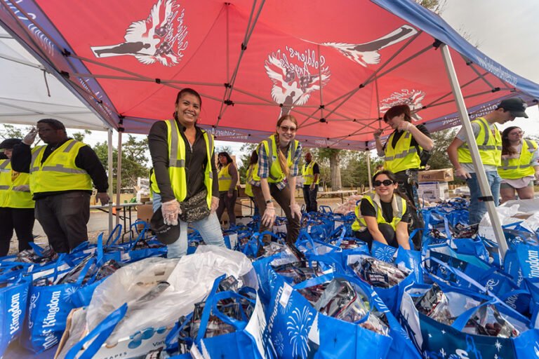 get-social…and-volunteer-for-the-hungry!-–-senior-planet-from-aarp