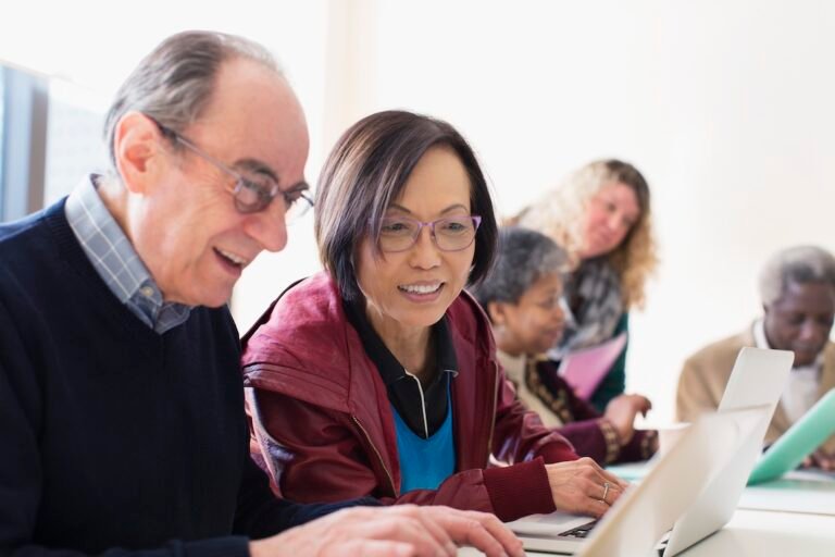 get-financially-savvy-–-and-get-social!-–-senior-planet-from-aarp